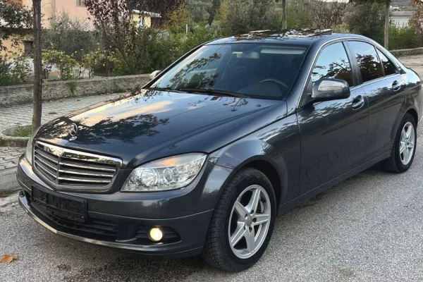 Auto in Vendita a Tirana - 4,700 Euro