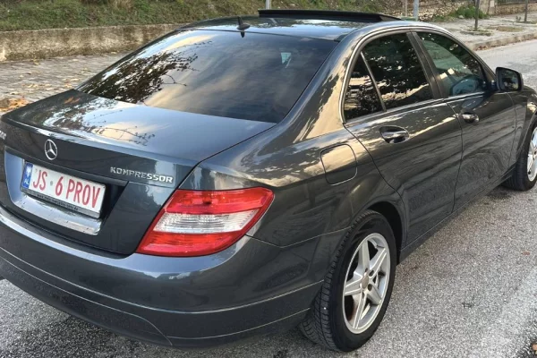 Auto in Vendita a Tirana - 4,700 Euro