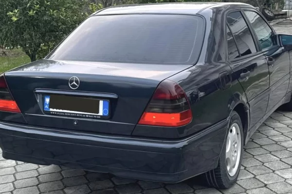 Auto in Vendita a Tirana - 2,700 Euro