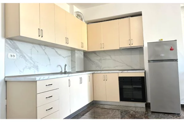 Shtepi me qera Apartament ne Vlore, 1+1, Mobilimi E mobiluar, Pagesa 370  Euro.