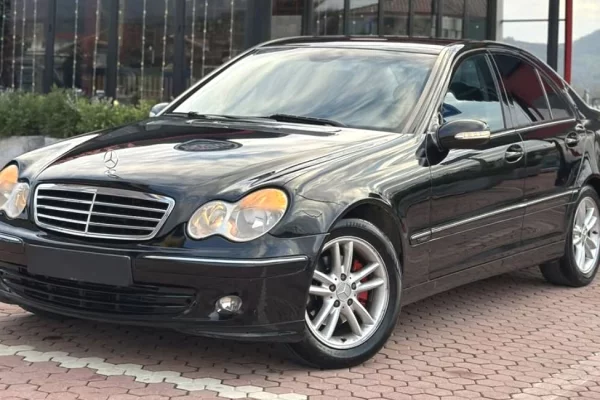 Auto in Vendita a Tirana - 3,700 Euro