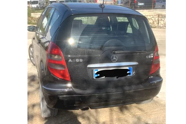 Makina ne shitje ne Tirane - 3,000 Euro