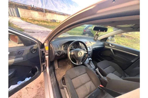 Makina ne shitje ne Tirane - 4,500 Euro