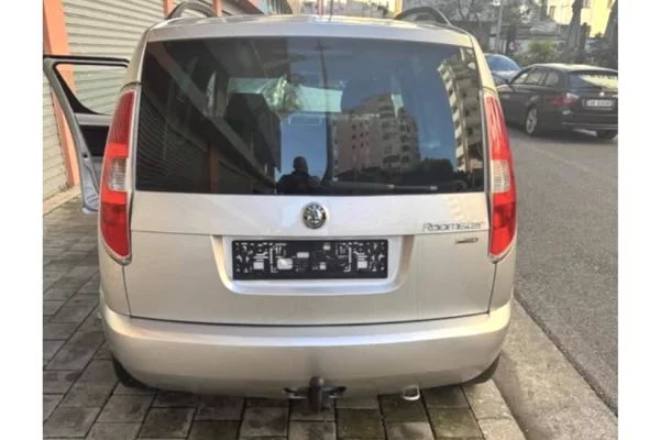 Makina ne shitje ne Tirane - 3,500 Euro