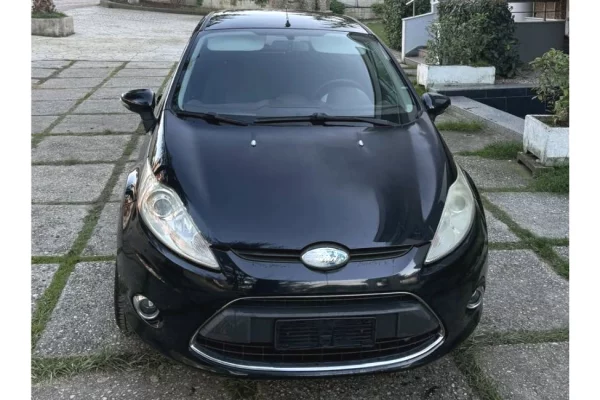 Makina ne shitje ne Fier - 3,800 Euro