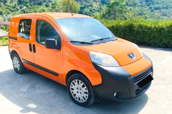 Makina ne shitje ne Tirane - 5,300 Euro