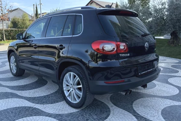 Makina ne shitje ne Tirane - 8,700 Euro