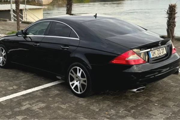 Makina ne shitje ne Tirane - 8,200 Euro