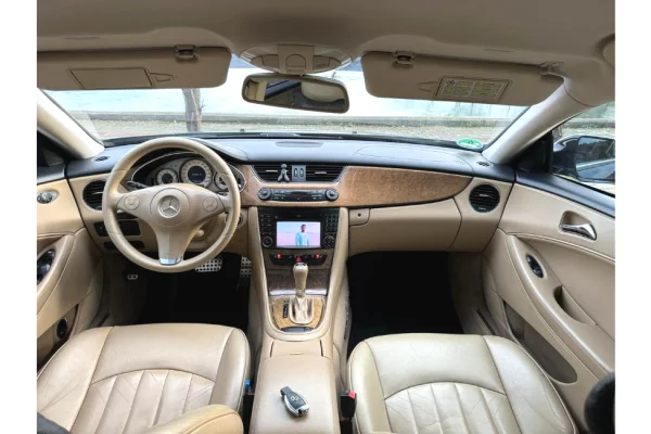 Makina ne shitje ne Tirane - 8,200 Euro