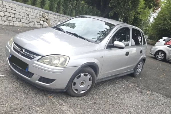 Makina ne shitje ne Tirane - 2,000 Euro