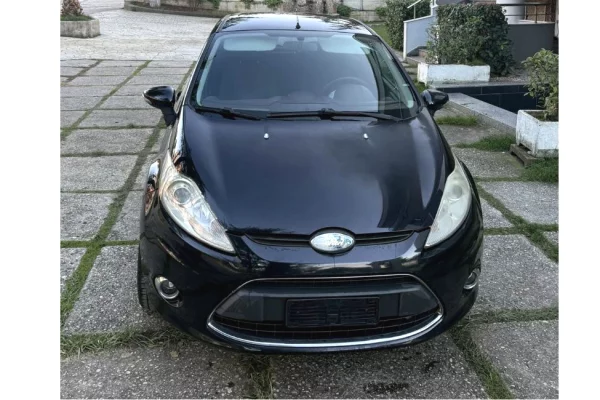 Makina ne shitje ne Fier - 3,800 Euro