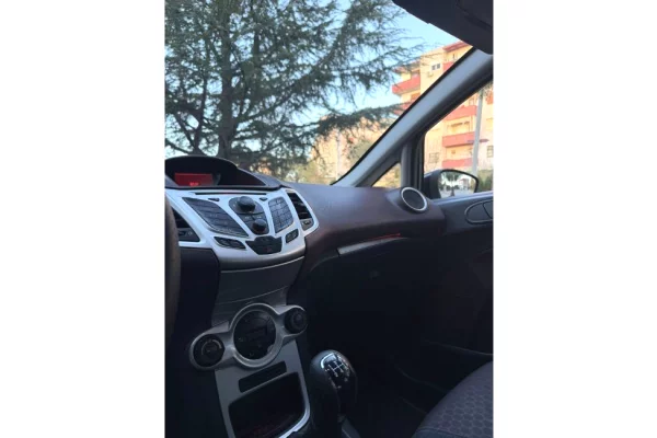 Makina ne shitje ne Fier - 3,800 Euro