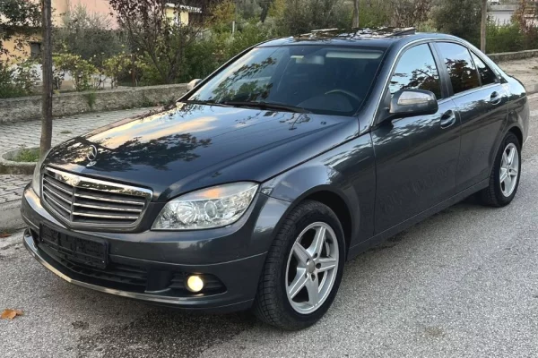 Makina ne shitje ne Tirane - 4,600 Euro