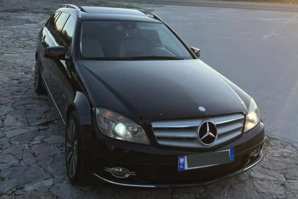 Makina ne shitje ne Tirane - 4,500 Euro