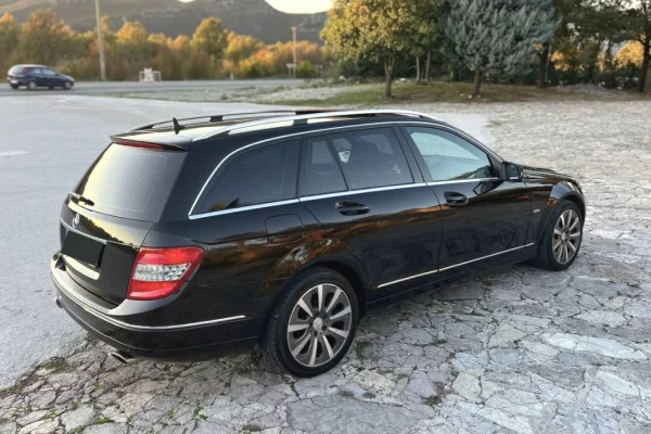 Makina ne shitje ne Tirane - 4,500 Euro