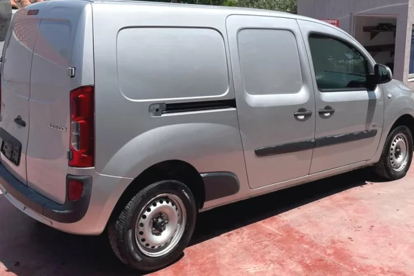 Makina ne shitje ne Tirane - 5,900 Euro