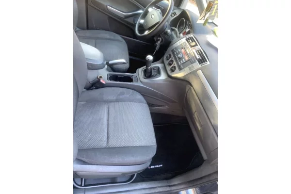 Makina ne shitje ne Tirane - 2,800 Euro