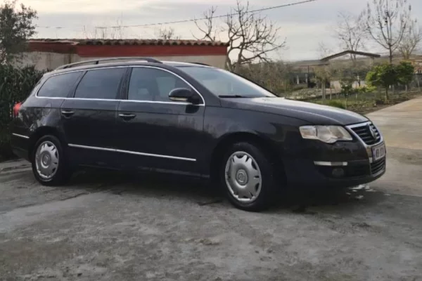 Makina ne shitje ne Fier - 3,500 Euro