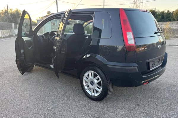 Makina ne shitje ne Tirane - 2,800 Euro