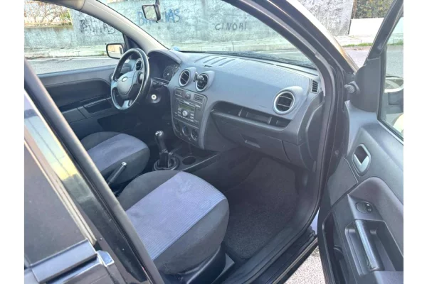 Makina ne shitje ne Tirane - 2,800 Euro