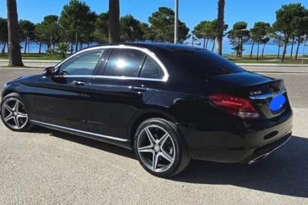 Makina ne shitje  ne Tirane - 13,500 Euro