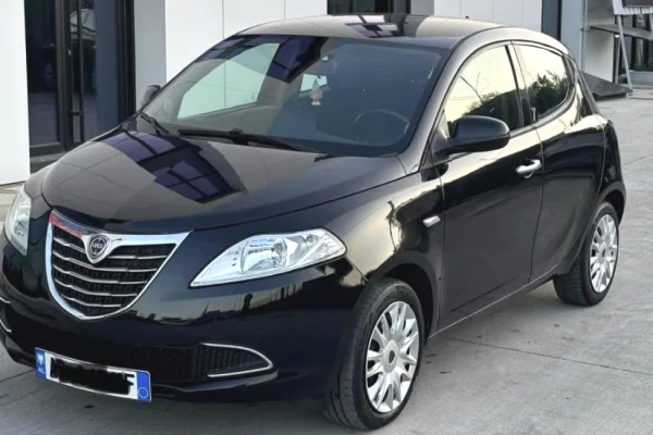 Makina ne shitje  ne Tirane - 3,200 Euro