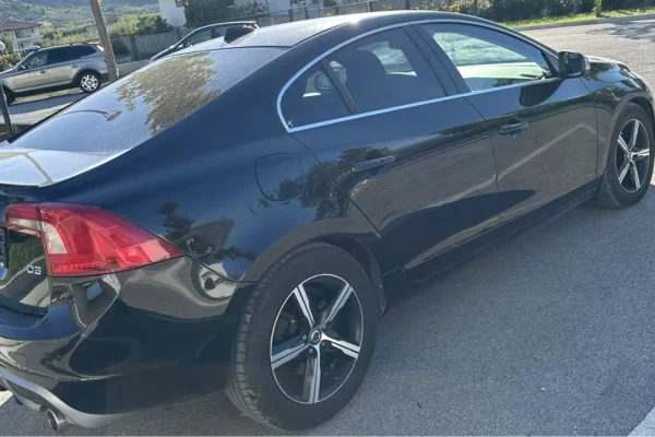 Makina ne shitje  ne Tirane - 6,800 Euro