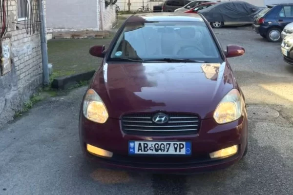 Makina ne shitje  ne Tirane - 2,400 Euro