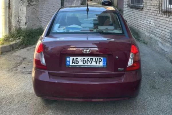 Makina ne shitje  ne Tirane - 2,400 Euro