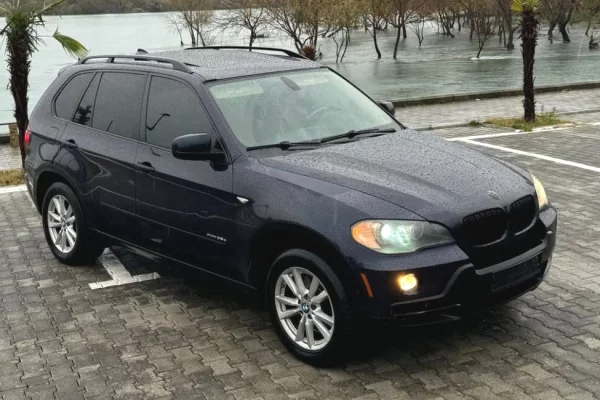 Makina ne shitje  ne Tirane - 8,500 Euro