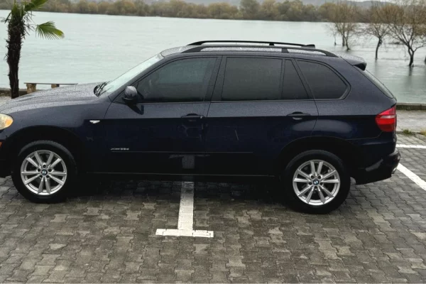 Makina ne shitje  ne Tirane - 8,500 Euro