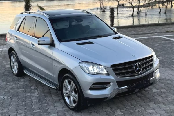 Makina ne shitje  ne Tirane - 13,500 Euro