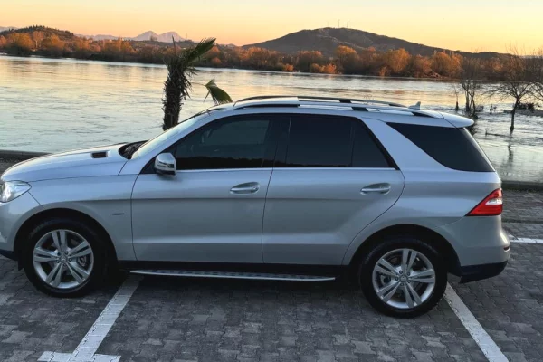 Makina ne shitje  ne Tirane - 13,500 Euro