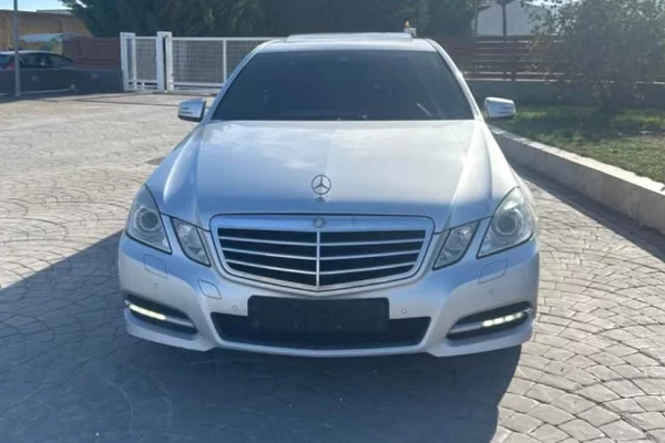 Makina ne shitje  ne Tirane - 8,999 Euro