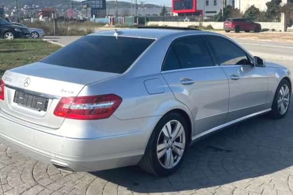 Makina ne shitje  ne Tirane - 8,999 Euro