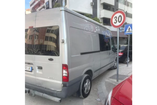 Makina ne shitje  ne Tirane - 8,700 Euro