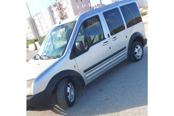 Makina ne shitje  ne Tirane - 2,500 Euro