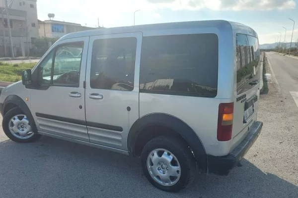 Makina ne shitje  ne Tirane - 2,500 Euro