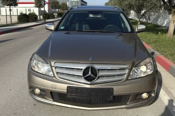 Makina ne shitje  ne Tirane - 6,300 Euro