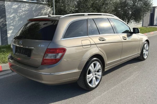 Makina ne shitje  ne Tirane - 6,300 Euro