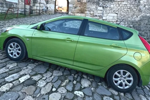 Makina ne shitje  ne Tirane - 4,300 Euro