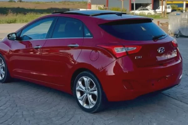 Makina ne shitje  ne Fier - 6,900 Euro