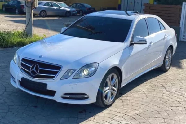 Makina ne shitje  ne Fier - 8,700 Euro