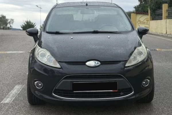 Makina ne shitje  ne Fier - 3,700 Euro