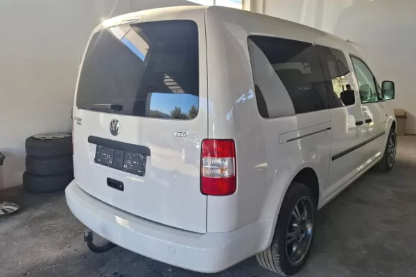 Makina ne shitje  ne Tirane - 6,800 Euro