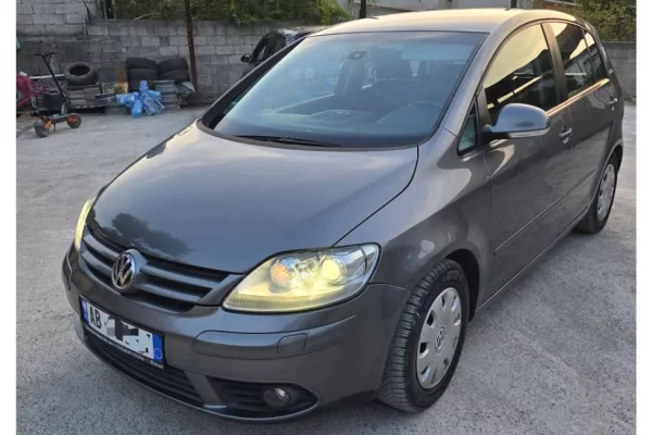 Makina ne shitje  ne Tirane - 4,500 Euro
