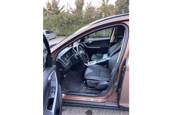 Makina ne shitje  ne Tirane - 8,600 Euro