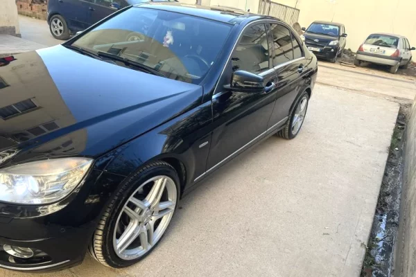 Makina ne shitje  ne Tirane - 5,500 Euro