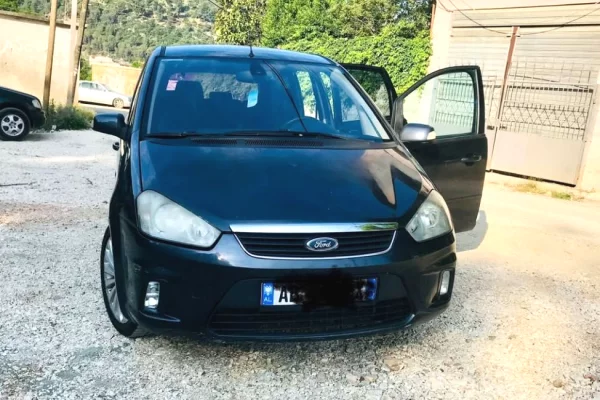 Makina ne shitje  ne Berat - 2,800 Euro