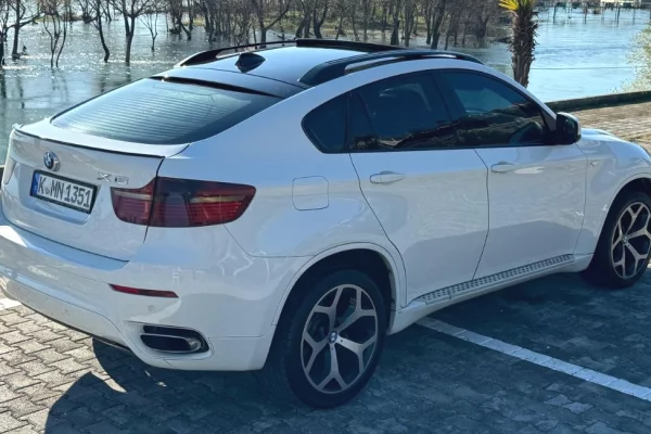 Makina ne shitje  ne Tirane - 10,500 Euro